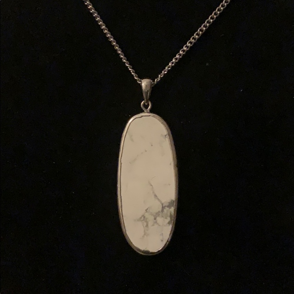 Howlite big and bold necklace NWOT